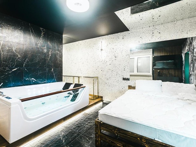 wanna z hydromasażem w apartamencie – rodzaje jacuzzi porównanie